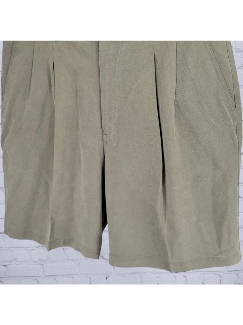 Caribbean Green 100% Silk Pleated Front Pockets Casual Shorts 36 (36x8.5)